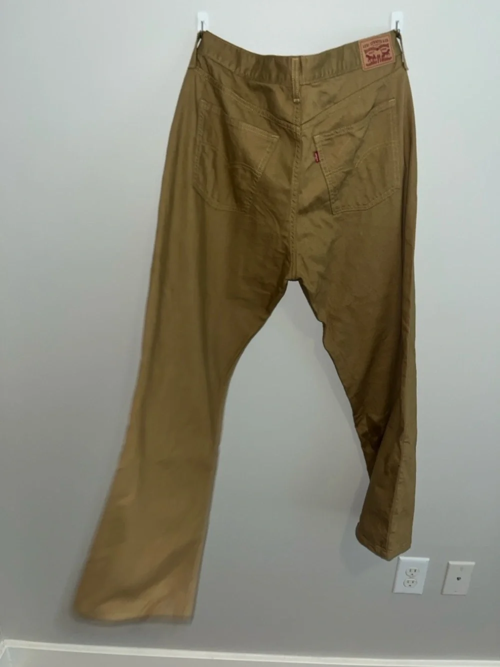 Levi's Men's Brown Relaxed Fit Jeans - Workwear Style - Picture 5 of 7